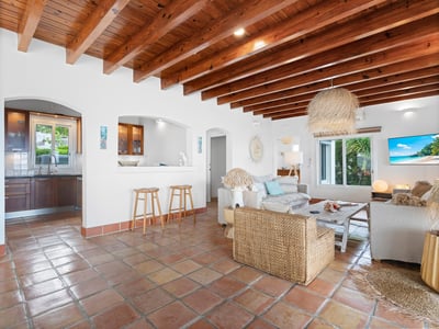 Luxury Villa Photo #11
