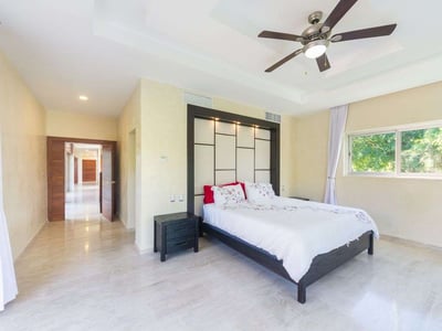 Luxury Villa Photo #19