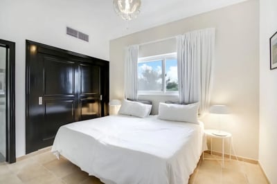 Luxury Villa Photo #26
