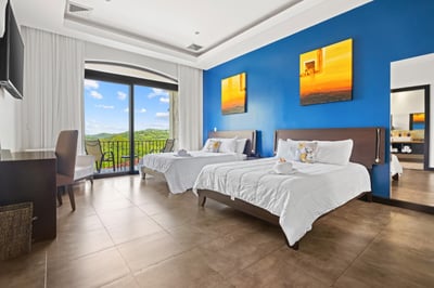 Luxury Villa Photo #23