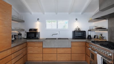 Kitchen & Dining Area