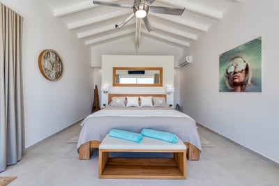 Luxury Villa Photo #33