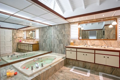 Luxury Villa Photo #36