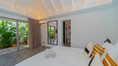 Luxury Villa Photo #43