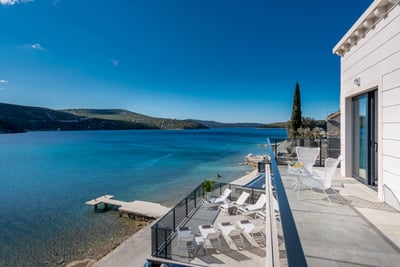 Luxury Villa Photo #4