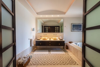 Luxury Villa Photo #33