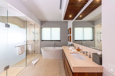 Luxury Villa Photo #78