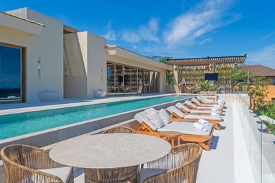 Luxury Villa Photo #6