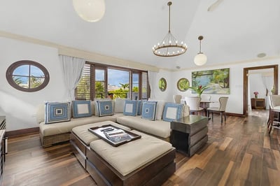 Luxury Villa Photo #30
