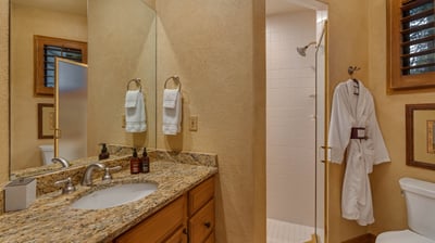 Queen ensuite