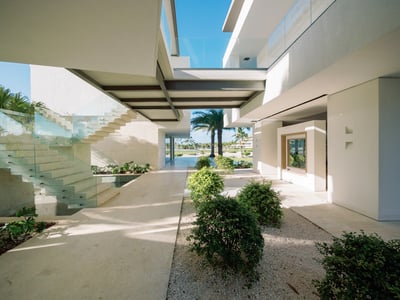 Large luxury villa with full staff and ocean views