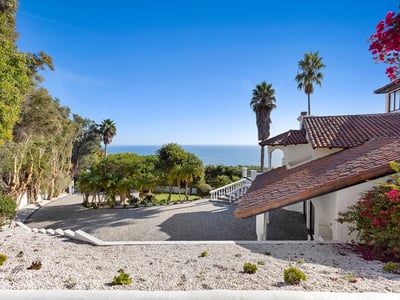 Luxury Villa Photo #5