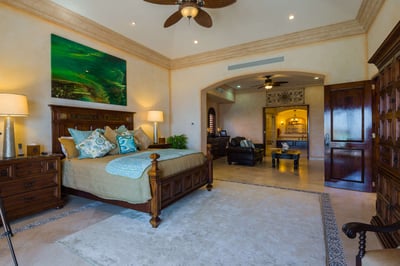 Luxury Villa Photo #35