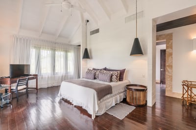 Luxury Villa Photo #24