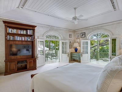 Luxury Villa Photo #28