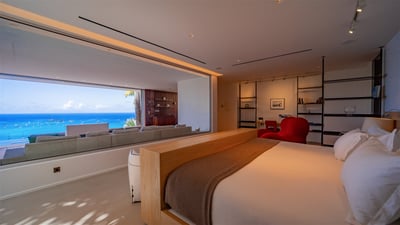 Luxury Villa Photo #32