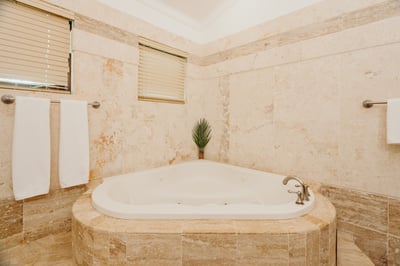 Luxury Villa Photo #28
