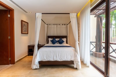 Luxury Villa Photo #40