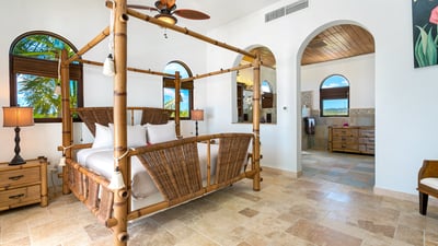 Luxury Villa Photo #42