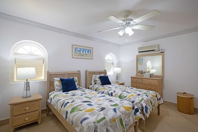 Luxury Villa Photo #14