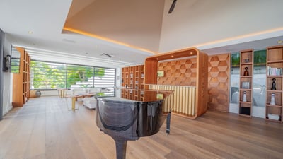 Luxury Villa Photo #18