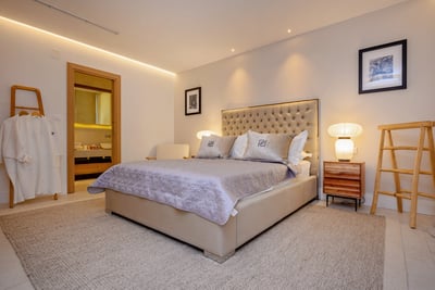 Luxury Villa Photo #38
