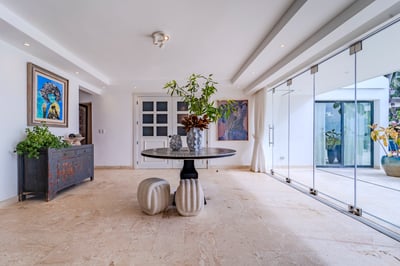 Luxury Villa Photo #20