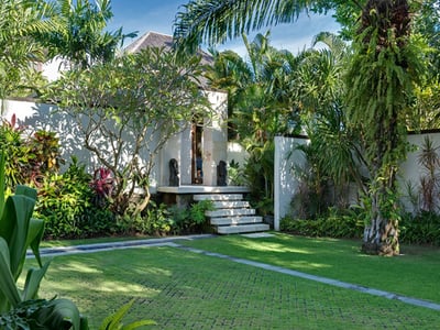 Luxury Villa Photo #12