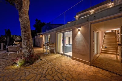 Luxury Villa Photo #29