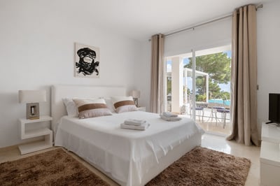 Luxury Villa Photo #17