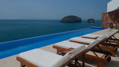 Luxury Villa Photo #4