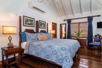 Luxury Villa Photo #15