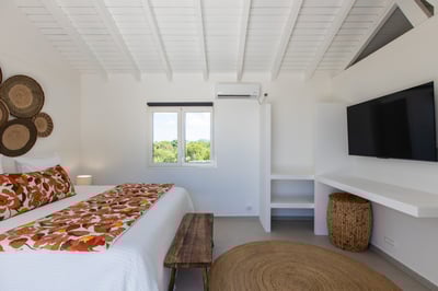 Luxury Villa Photo #30