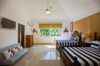 Luxury Villa Photo #24