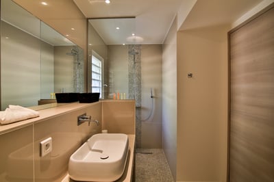 Luxury Villa Photo #30