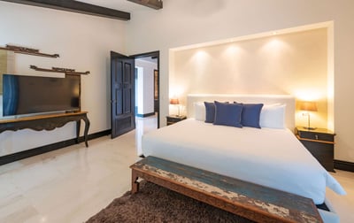 Luxury Villa Photo #13