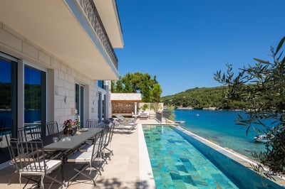 Luxury Villa Photo #7