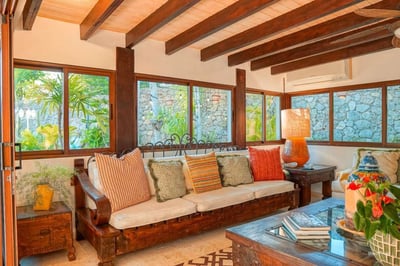 Luxury Villa Photo #17