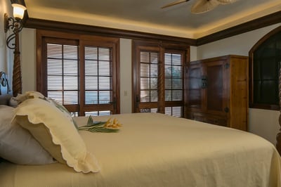 Luxury Villa Photo #40