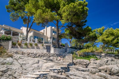 Luxury Villa Photo #6