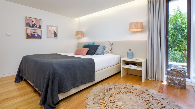 Douro Riverfront Villa