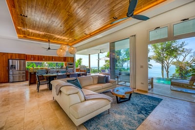 Luxury Villa Photo #23