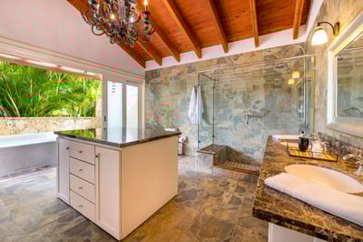 Luxury Villa Photo #22