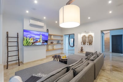 Luxury Villa Photo #24