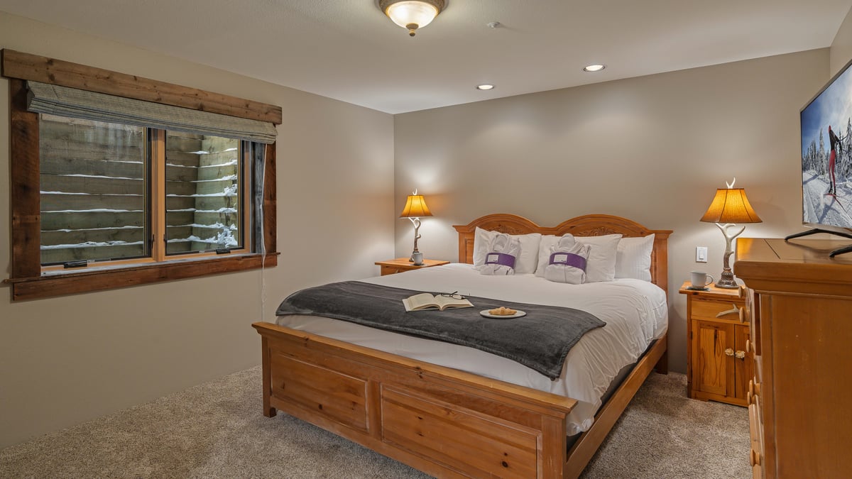 Alpenglow Peaks Lodge