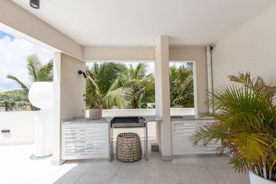 Luxury Villa Photo #9