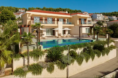 Luxury Villa Photo #6
