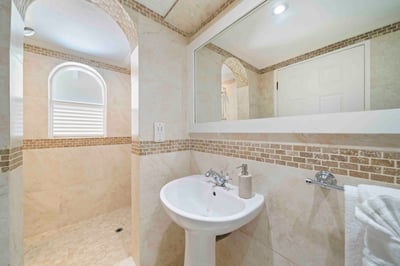Luxury Villa Photo #34