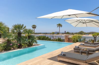 Luxury Villa Photo #6