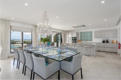 Luxury Villa Photo #11